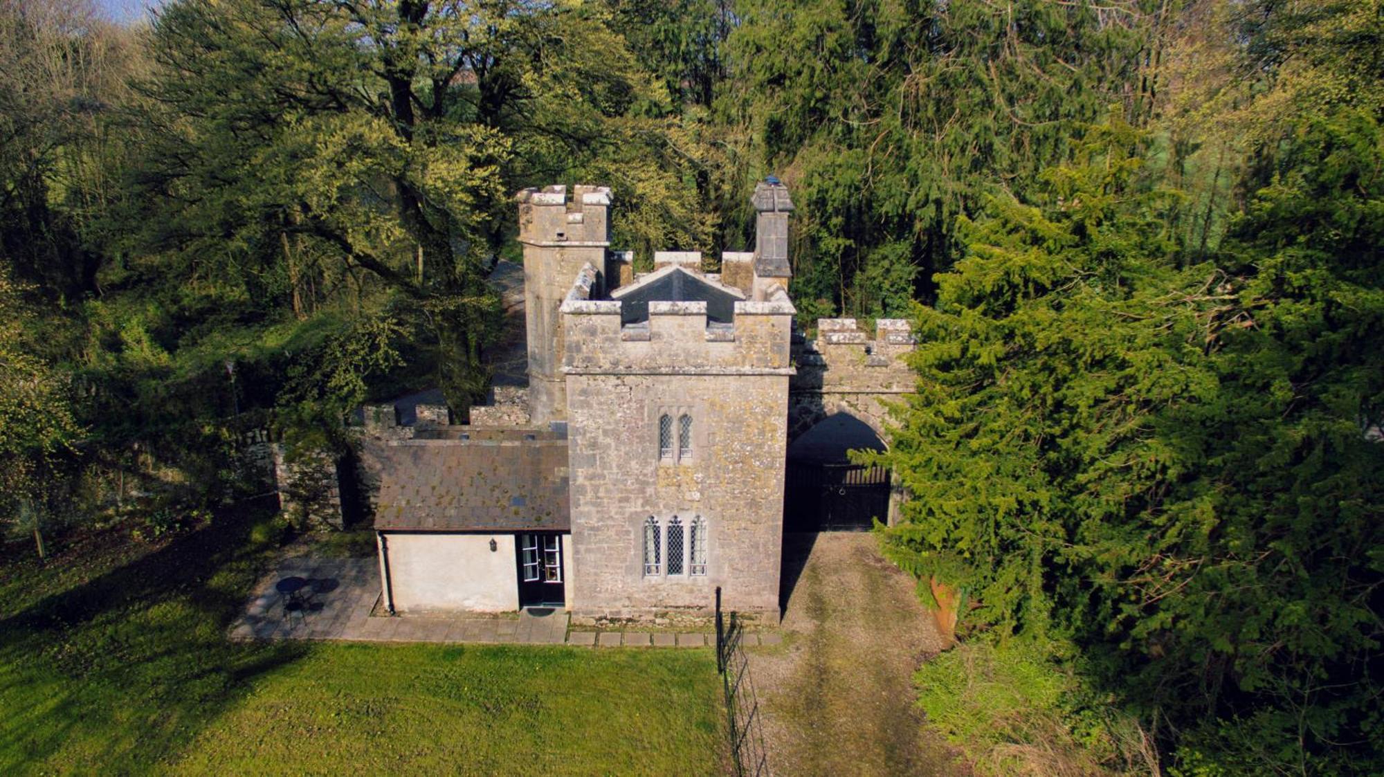 Anne'S Grove Miniature Castle Villa Castletownroche Luaran gambar